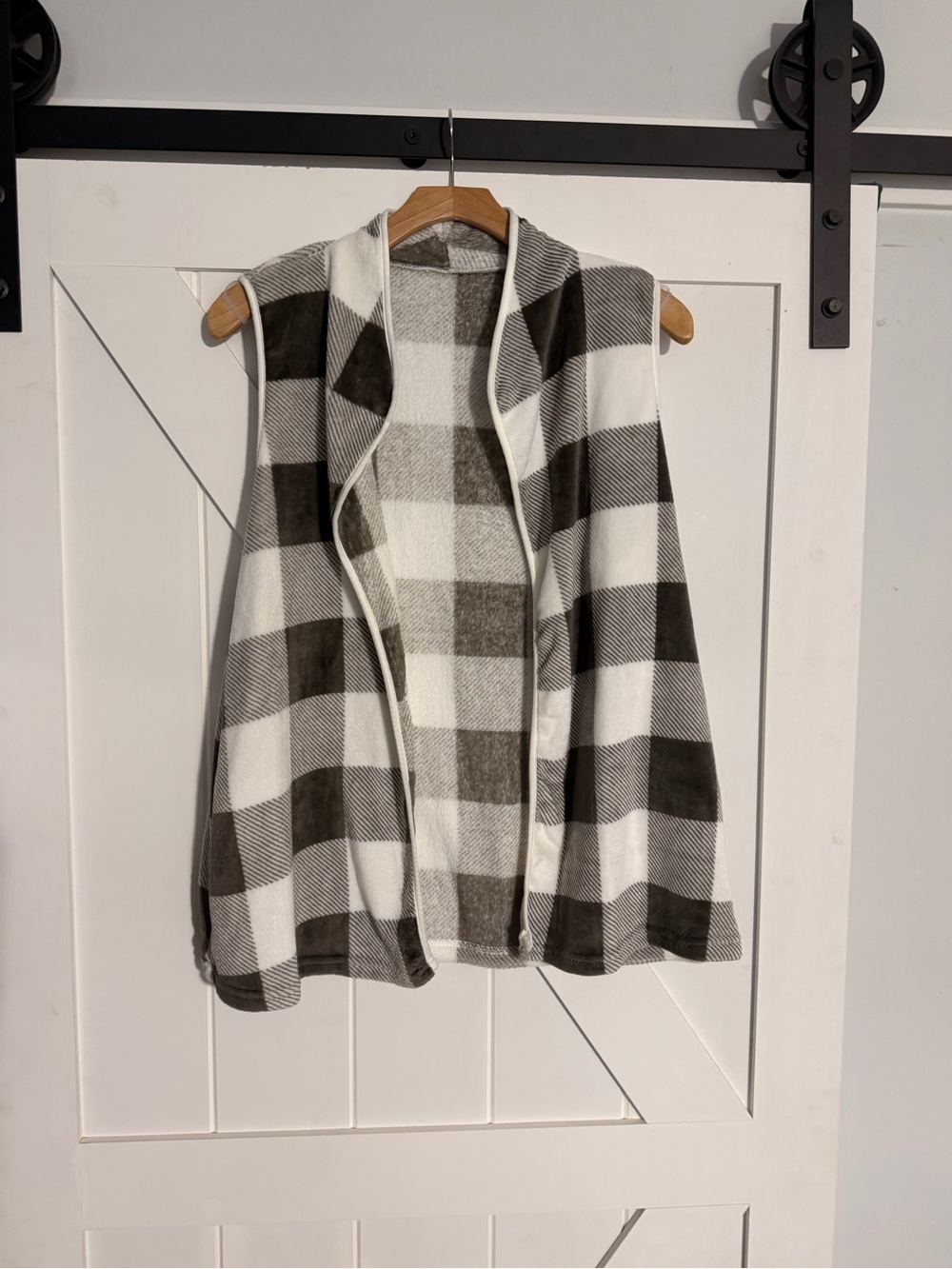 Sleeveless Hooded Plaid Vest - Black & White